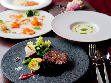 食とお酒へのこだわりの高いゲストをもてなす一流のサービス