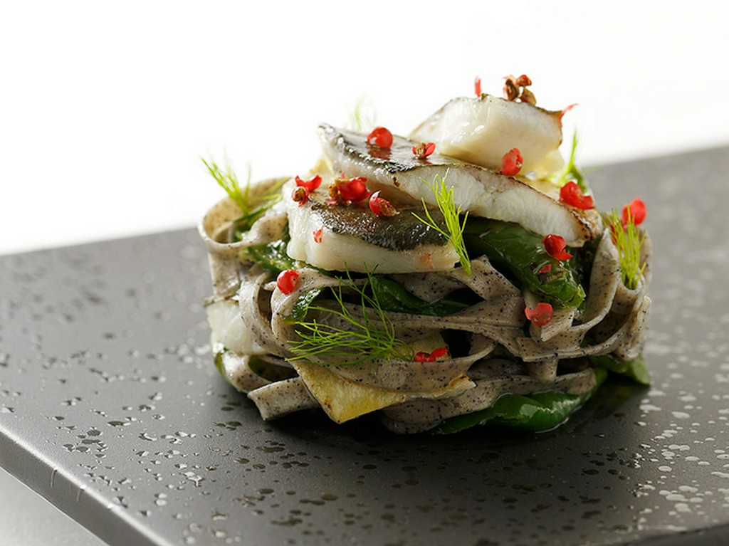 本場イタリアの郷土料理に、シェフの気配りを加えた皿が集う