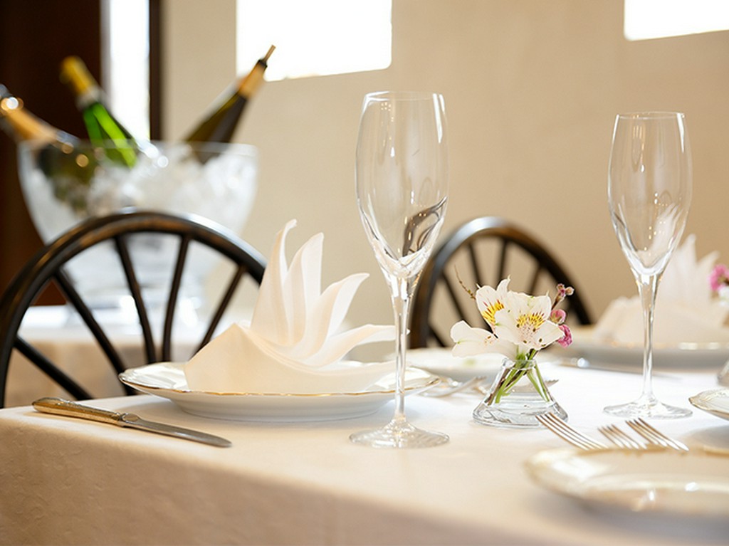 シェフが修業した州を中心に、イタリア全土のワインを取り揃え