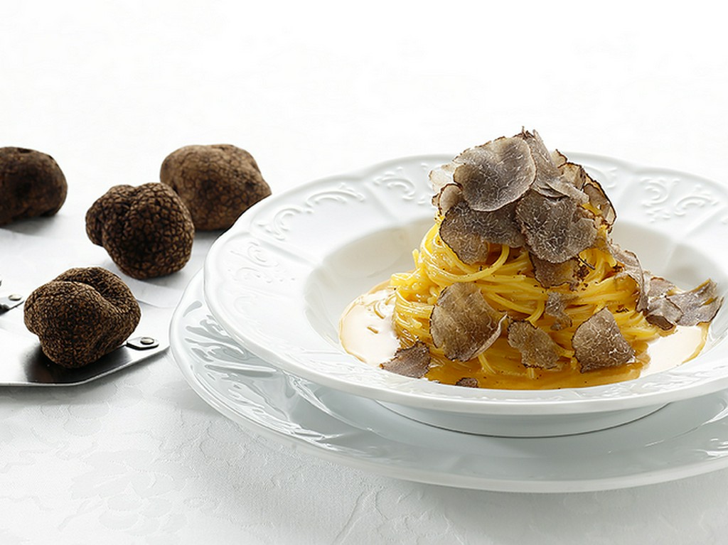 トリュフが楽しめる特別なコース。事前にご予約をお願い致します。