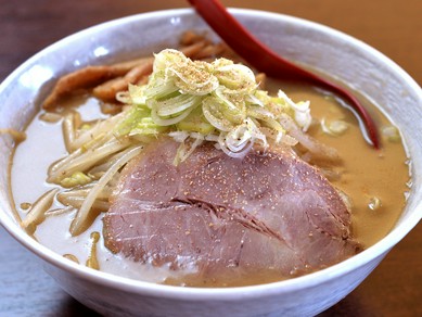 店主こだわりの北海道産ちぢれ麺と、濃厚味噌が織りなす『味噌ラーメン(150g)』