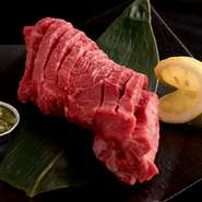 きめが細かい赤身肉。牛のもも肉の一部で、特にそのやわらかさは絶品。肉の旨みが堪能できる希少部位です。