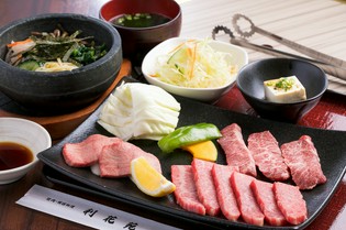 シンプルなしょうゆタレが肉の旨みを引き出す