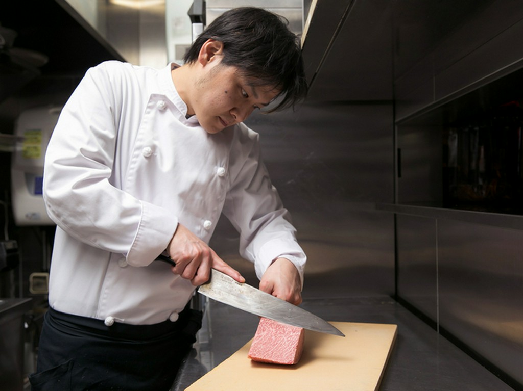 ホール従業員と連携し、お客様の求めているものを把握して提供