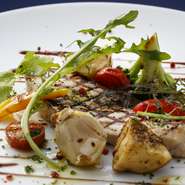 55周年を記念して、創業当時より愛されてきた伝統あるメニューがセットになって新登場。
どこか懐かしい伝統の味をお愉しみください。

■5種から選べるメインディッシュ（1種選択）
■プリンアラモード
■ドリンク