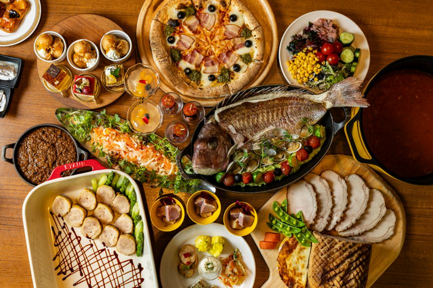 【平日ランチブッフェ】選べるメインと季節のブッフェ約24種