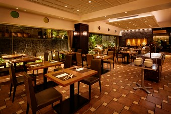 柔軟で万能！　スペースを仕切ったり、貸切の宴会も対応可能　