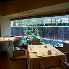 意識の高い大人女子の集まりにピッタリな、優雅で洗練された空間