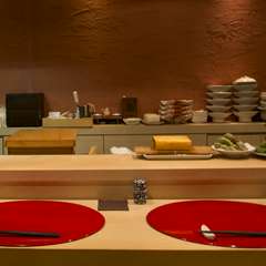 旨い酒と肴、旬の料理。大人のデートを和のカウンターで