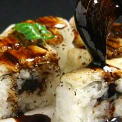 極上穴子を絶品箱寿司に。フワトロ食感の名物『穴子寿司』