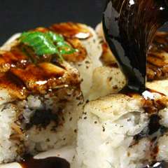 極上穴子を絶品箱寿司に。フワトロ食感の名物『穴子寿司』