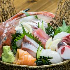 産地直送の新鮮魚介がたっぷり『黒船造里盛合せ』