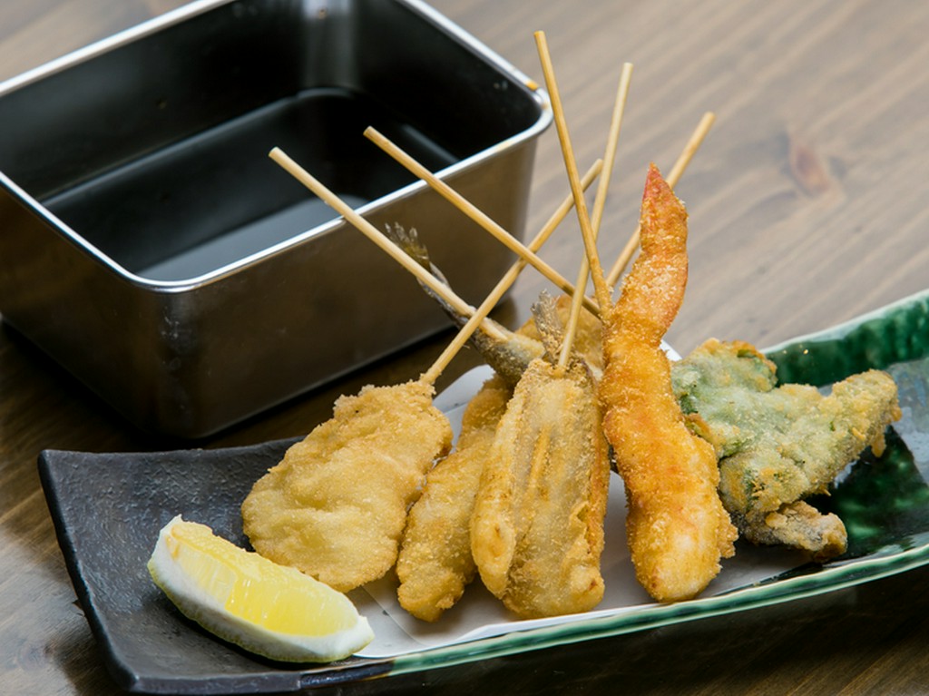 揚げたてをどぶっ！とソースにつけて『串カツおまかせ盛　6本入』