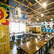 駅が近いため、仕事終わりに多くの会社員の方が立ち寄ってくれます。楽しそうにビールで祝杯を上げたり、飲んで食べて笑っている姿を見ていると、こちらまで幸せな気分になります。