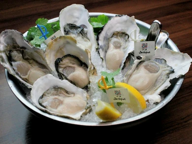 HAPPY　HOUR！生牡蠣2個とドリンクのセットで1280円(税込)！！