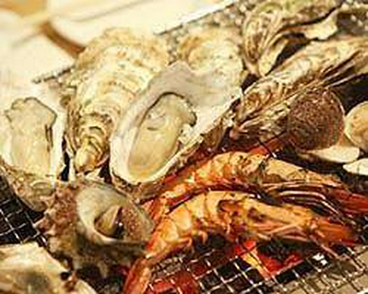 旬の牡蠣食べ放題で忘年会！食べ放題3380円！ドリンク持ち込みも