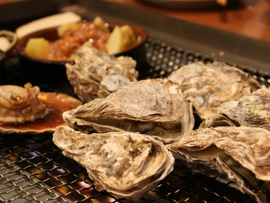 かき小屋で浜焼き！　デートのお食事にもいかがですか？