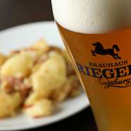 630年以上の歴史を持つ1386年（室町時代）に創設されたバイエルン州アウグスブルクの醸造所つくられる『RIEGELE』。【ヴァルト】のハウスビールとなっており、いつでもリーズナブルに飲むことができます。