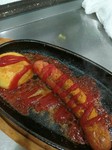 フランクフルトを使用
スパイシーなカレーパウダーにケチャップを合わせてあります