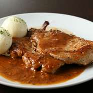 豚ロースソテー、特製マスタードソース
クネーデル付き