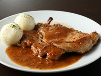 豚ロースソテー、特製マスタードソース
クネーデル付き