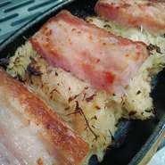 ベーコンからでる旨味とザワークラウトの相性抜群！