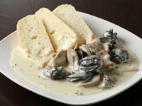 濃厚生クリーム仕立て、ベーコン、キノコ入りソース