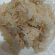 キャベツを発酵させてワインで味付け！

肉料理には欠かせないさっぱりとした代表的な1品