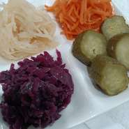 キャロット、根セロリ、ガーキンズ、ロートクラウト