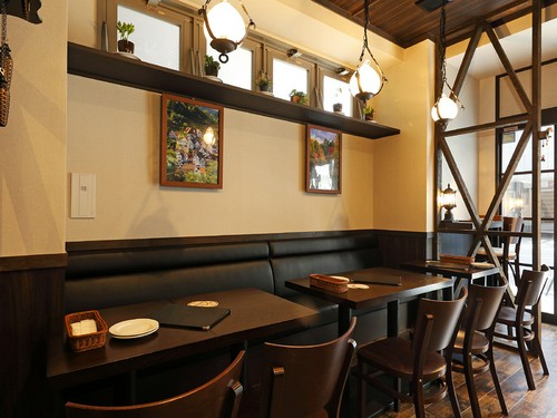 落ち着いた佇まいのアットホームなお店