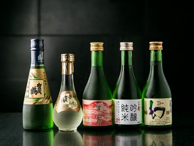 牡蠣との相性を一番に考えた、広島県産の日本酒を提供