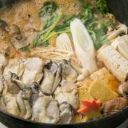 『かきの土手鍋』はぷりぷり新鮮な牡蠣を特製味噌で頂くかなわの名物