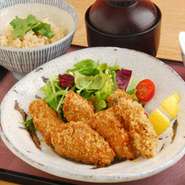 カキフライ・かき飯・小鉢・みそ汁・香の物・ドリンク付き 