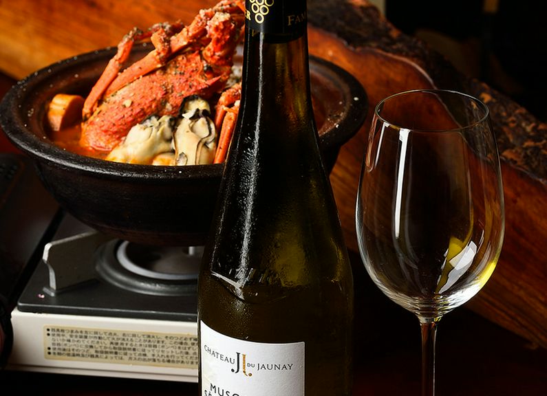 白ワインと牡蠣のマリアージュに酔いしれる