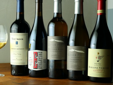 フランスやアメリカ産のワイン、クラフトジンが勢ぞろい！