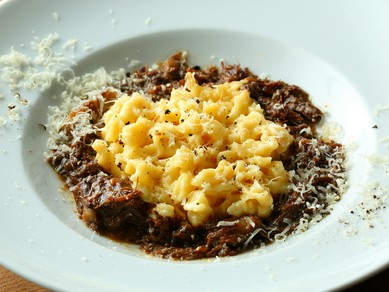 食べる直前に絡めて！『お肉のラグーソース 手打ちスペッツレ』