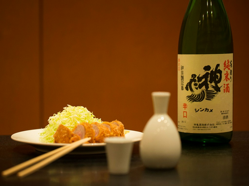 とんかつの旨みをしっかりと受け止めるどっしりとした日本酒