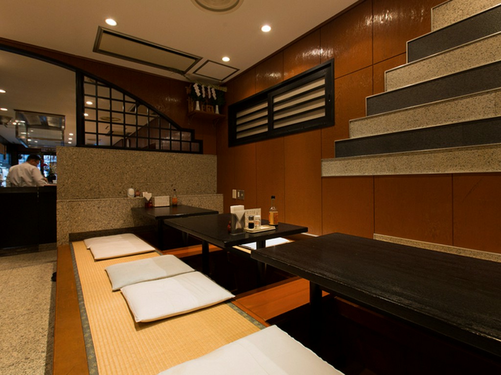 グループや家族連れも利用できる掘りごたつ式の座敷も