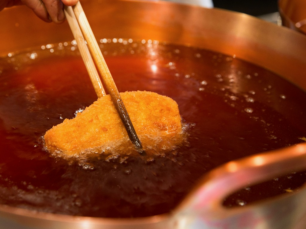 オランダ産の高級ラードを使い、コクと香りを引き出す。