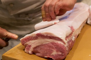 求めるのは豚肉の素直な味。国産のフレッシュな生肉を厳選