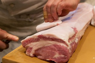 求めるのは豚肉の素直な味。国産のフレッシュな生肉を厳選