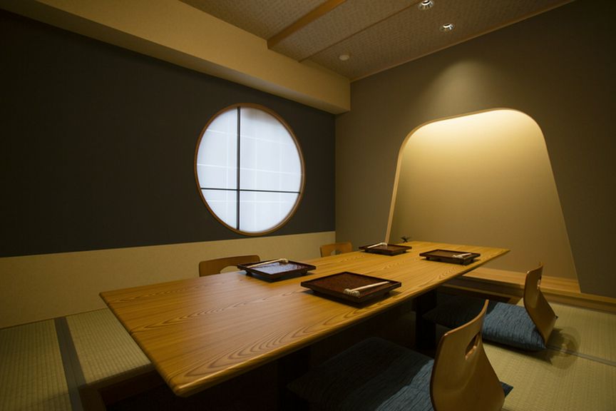 人数もシチュエーションもさまざまに対応する個室