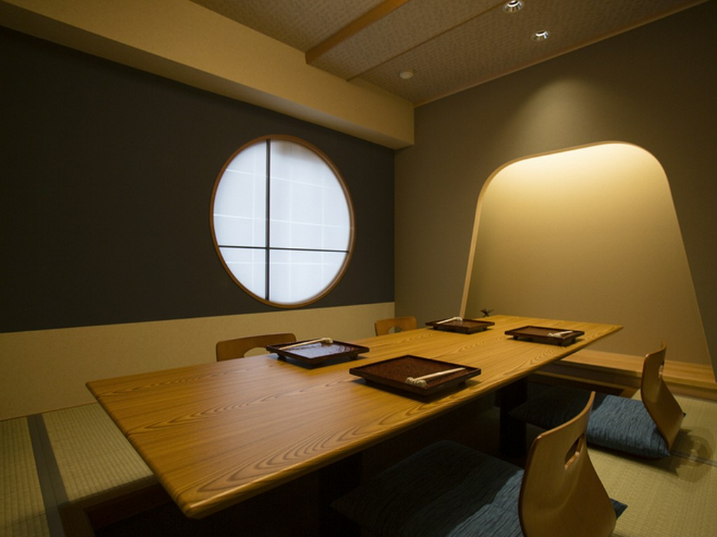 人数もシチュエーションもさまざまに対応する個室