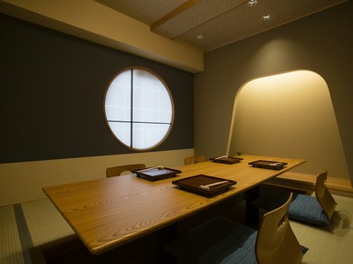 人数もシチュエーションもさまざまに対応する個室