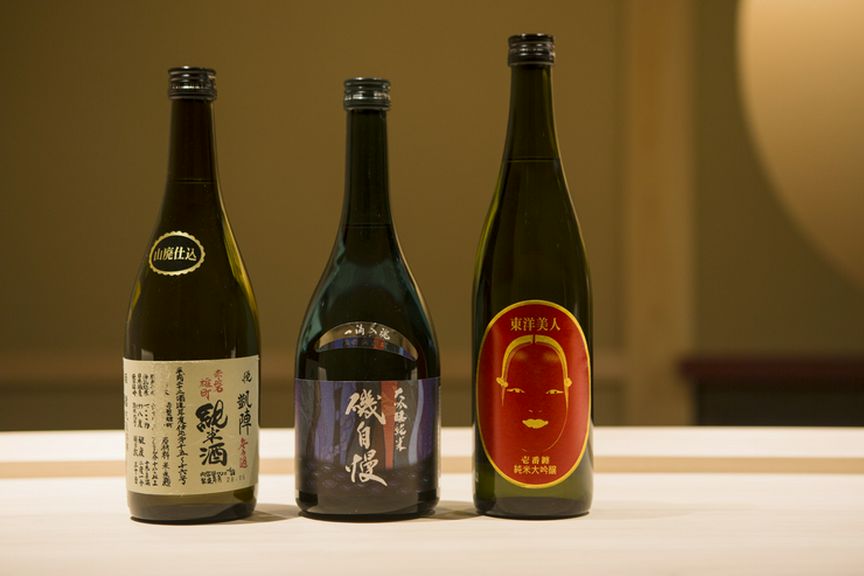 鰹と昆布が重なり合う出汁を邪魔しない日本酒を厳選