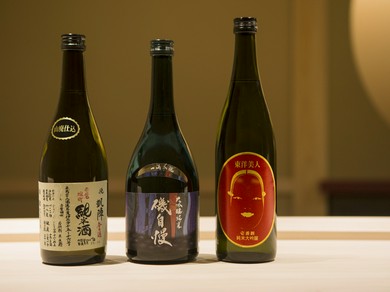 鰹と昆布が重なり合う出汁を邪魔しない日本酒を厳選
