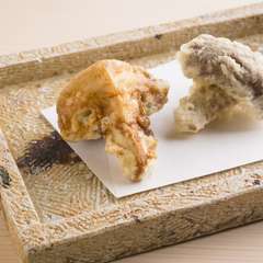 蕎麦つゆに使うかえしと、塩の2種で味わう『玉取茸』