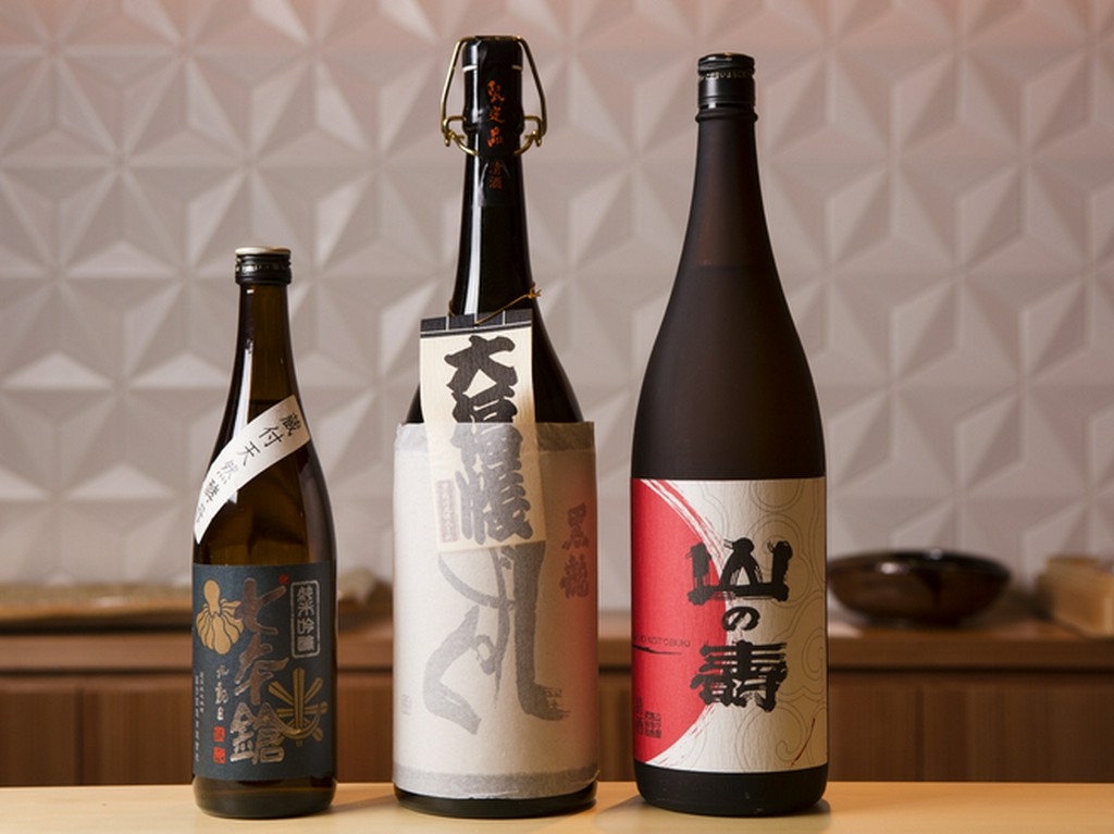 料理を引き立てる酒も、店主自身の舌でセレクト