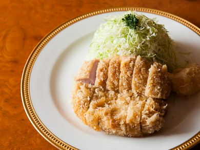 初代がミラノ風カツレツを天ぷら式に揚げた、元祖『カツレツ』