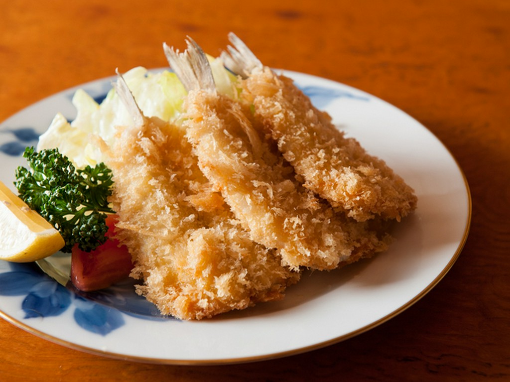 身がふっくらと厚い、一本釣りの江戸前キスを使った『きすフライ』